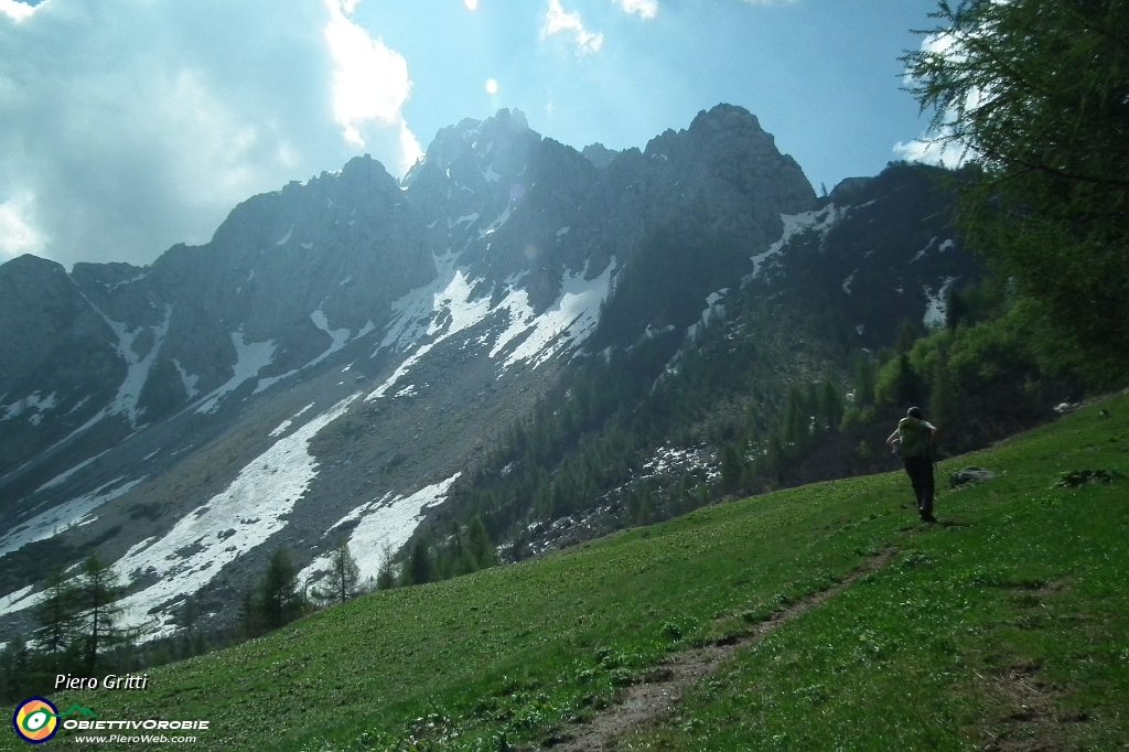 18 Contrafforti del Pizzo Camino verso Val di Voia e di Epolo.JPG